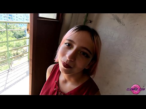 ❤️ 学生Sensual在内陆地区吸食陌生人--在他脸上射精 Sex video